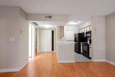 Condo in Oakland Park, Florida, 2 bedrooms  № 2042017 - photo 7