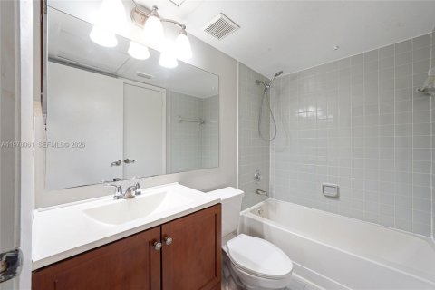 Condo in Oakland Park, Florida, 2 bedrooms  № 2042017 - photo 13