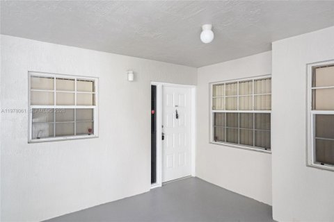 Condo in Oakland Park, Florida, 2 bedrooms  № 2042017 - photo 2