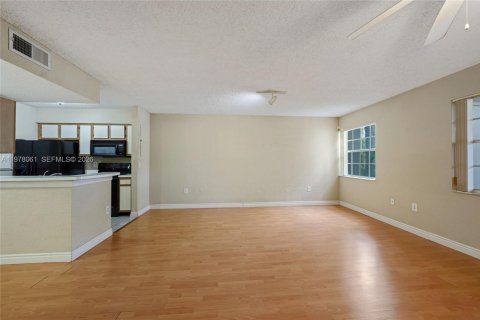 Condo in Oakland Park, Florida, 2 bedrooms  № 2042017 - photo 6