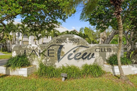 Condo in Oakland Park, Florida, 2 bedrooms  № 2042017 - photo 21
