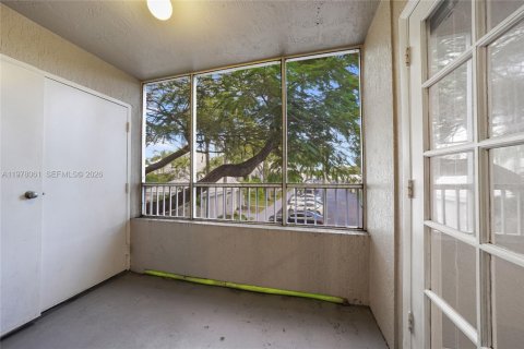 Condo in Oakland Park, Florida, 2 bedrooms  № 2042017 - photo 18