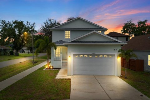 House in Tampa, Florida 5 bedrooms, 200.67 sq.m. № 2215098