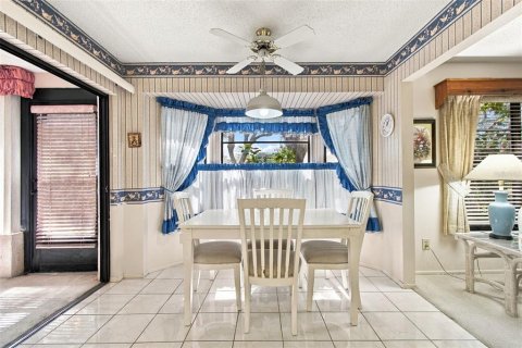 Villa ou maison à vendre à Palm Harbor, Floride: 2 chambres, 157.93 m2 № 2429360 - photo 12