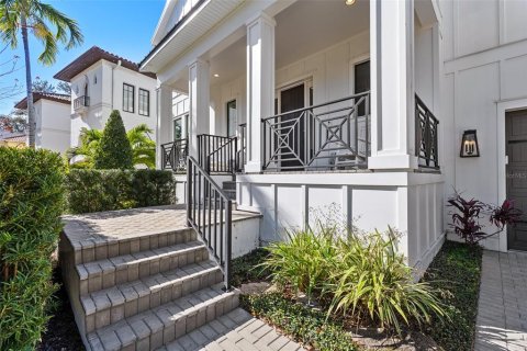 Casa en venta en Tampa, Florida, 5 dormitorios, 422.89 m2 № 2098302 - foto 4