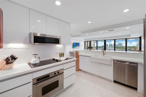 Copropriété à vendre à Miami, Floride: 2 chambres, 152.55 m2 № 1756580 - photo 12