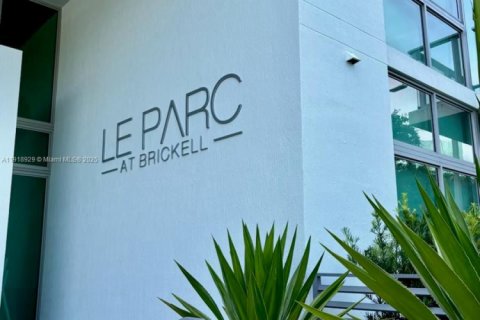 Снять в аренду кондоминиум в Майами, Флорида 52.49м2, № 1973304 - фото 1