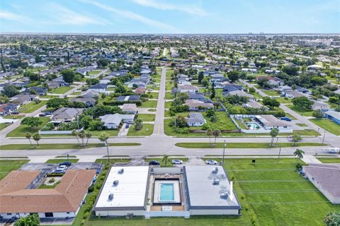 Condo in Cape Coral, Florida, 2 bedrooms  № 2391304 - photo 26