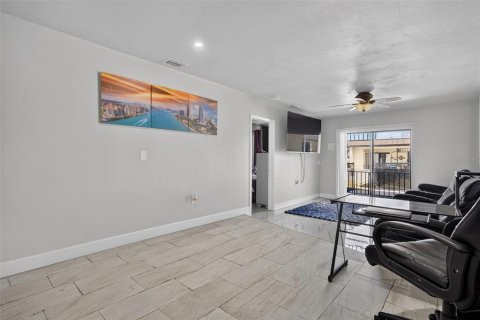 Condo in Cape Coral, Florida, 2 bedrooms  № 2391304 - photo 8