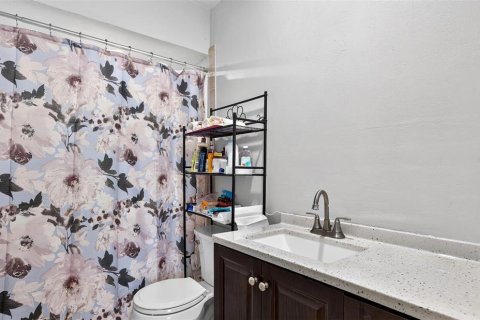 Condo in Cape Coral, Florida, 2 bedrooms  № 2391304 - photo 14