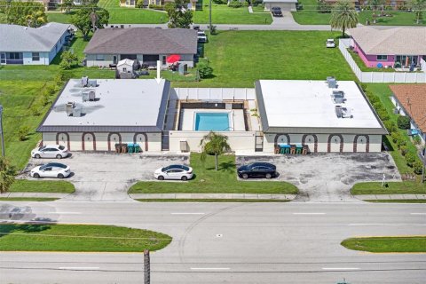 Condo in Cape Coral, Florida, 2 bedrooms  № 2391304 - photo 29