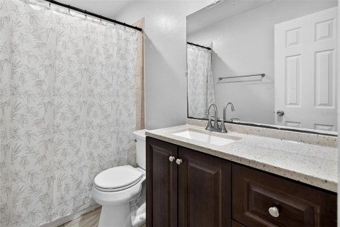 Condo in Cape Coral, Florida, 2 bedrooms  № 2391304 - photo 17