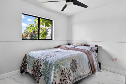 Condo in Cape Coral, Florida, 2 bedrooms  № 2391304 - photo 15