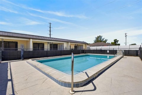 Condo in Cape Coral, Florida, 2 bedrooms  № 2391304 - photo 20
