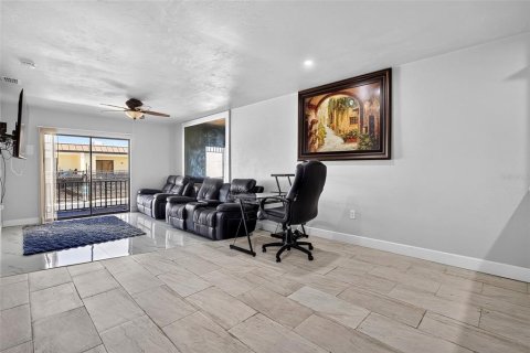Condo in Cape Coral, Florida, 2 bedrooms  № 2391304 - photo 7