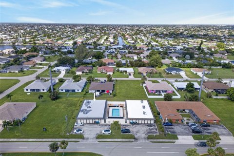 Condo in Cape Coral, Florida, 2 bedrooms  № 2391304 - photo 27