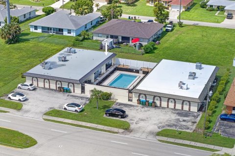 Condo in Cape Coral, Florida, 2 bedrooms  № 2391304