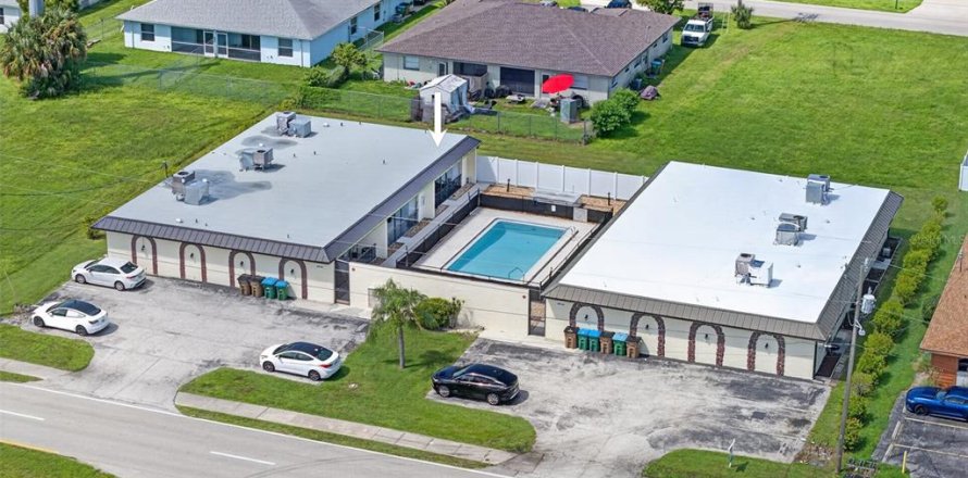 Condo in Cape Coral, Florida, 2 bedrooms  № 2391304
