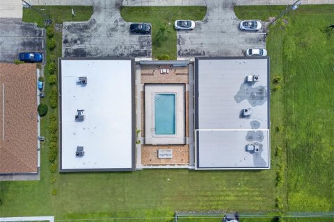 Condo in Cape Coral, Florida, 2 bedrooms  № 2391304 - photo 25