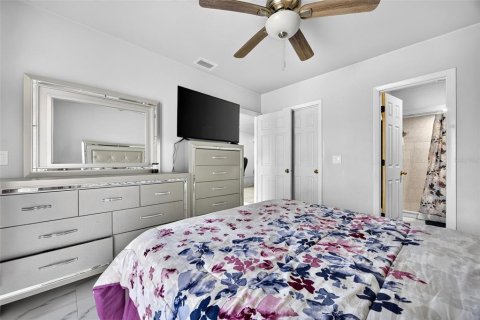 Condo in Cape Coral, Florida, 2 bedrooms  № 2391304 - photo 13