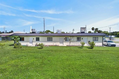 Condo in Cape Coral, Florida, 2 bedrooms  № 2391304 - photo 2