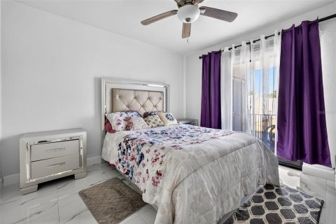 Condo in Cape Coral, Florida, 2 bedrooms  № 2391304 - photo 12
