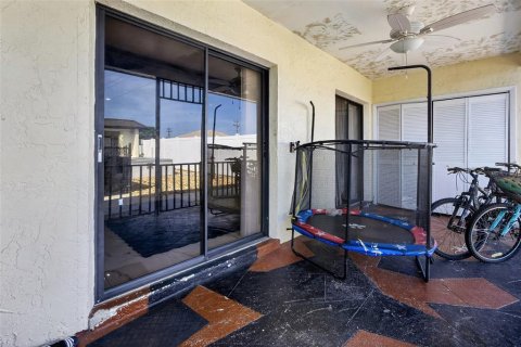 Condo in Cape Coral, Florida, 2 bedrooms  № 2391304 - photo 18
