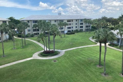 Condominio en alquiler en West Palm Beach, Florida, 2 dormitorios, 128.67 m2 № 1102142 - foto 1