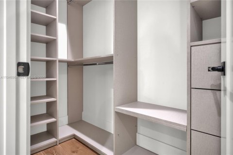 Villa ou maison à vendre à Miami, Floride: 3 chambres, 160.07 m2 № 2061298 - photo 28