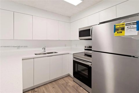 Casa en venta en Fort Lauderdale, Florida, 2 dormitorios, 74.32 m2 № 1897511 - foto 3