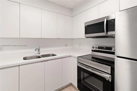 Casa en venta en Fort Lauderdale, Florida, 2 dormitorios, 74.32 m2 № 1897511 - foto 4