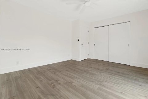 Casa en venta en Fort Lauderdale, Florida, 2 dormitorios, 74.32 m2 № 1897511 - foto 10