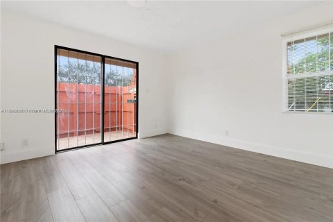 Casa en venta en Fort Lauderdale, Florida, 2 dormitorios, 74.32 m2 № 1897511 - foto 5