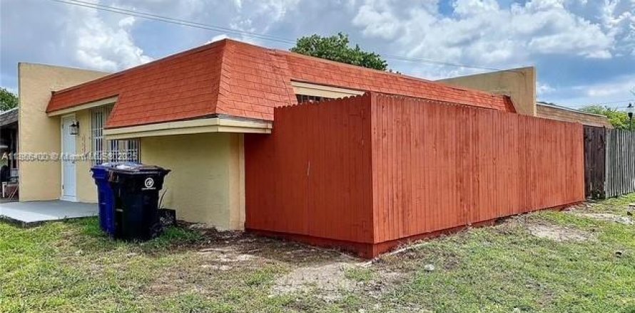Casa en Fort Lauderdale, Florida 2 dormitorios, 74.32 m2 № 1897511