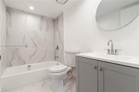 Casa en venta en Fort Lauderdale, Florida, 2 dormitorios, 74.32 m2 № 1897511 - foto 8