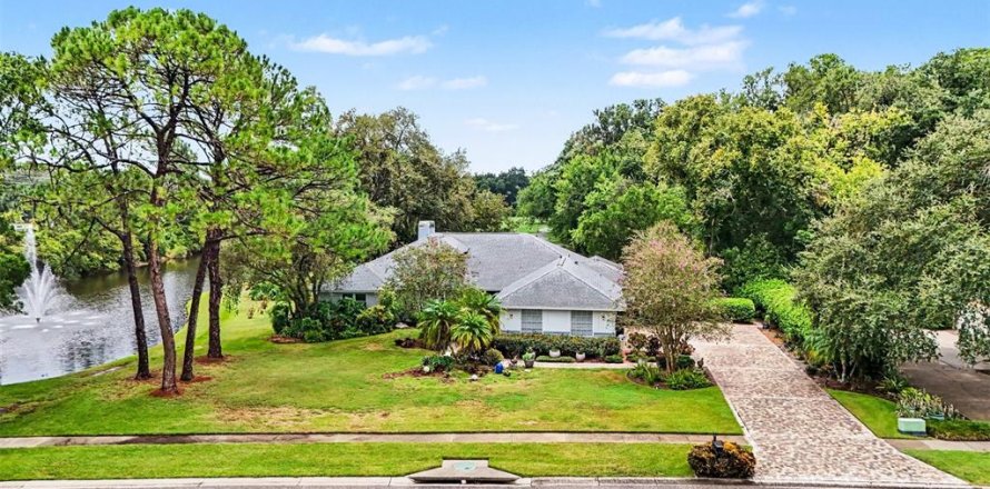 Villa ou maison à Tarpon Springs, Floride 3 chambres, 272.58 m2 № 2219891