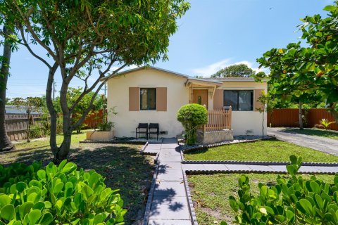 Casa en Boynton Beach, Florida 4 dormitorios, 161.56 m2 № 2382680