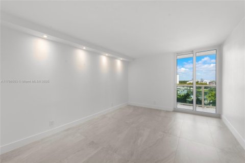 Condo in Sunny Isles Beach, Florida, 2 bedrooms  № 1727895 - photo 20