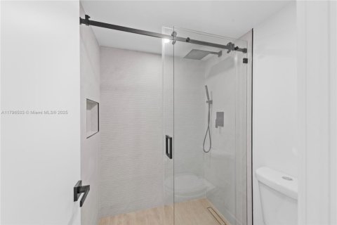 Condo in Sunny Isles Beach, Florida, 2 bedrooms  № 1727895 - photo 19