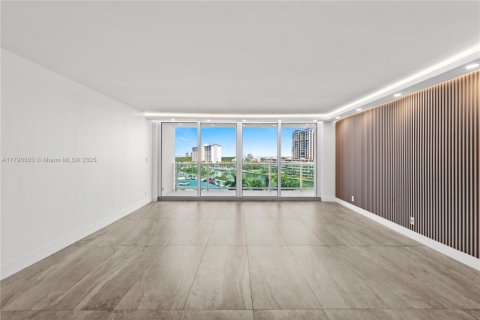 Condo in Sunny Isles Beach, Florida, 2 bedrooms  № 1727895 - photo 9