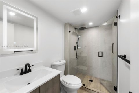 Condo in Sunny Isles Beach, Florida, 2 bedrooms  № 1727895 - photo 23