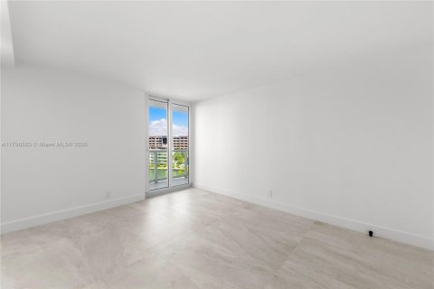Condo in Sunny Isles Beach, Florida, 2 bedrooms  № 1727895 - photo 21