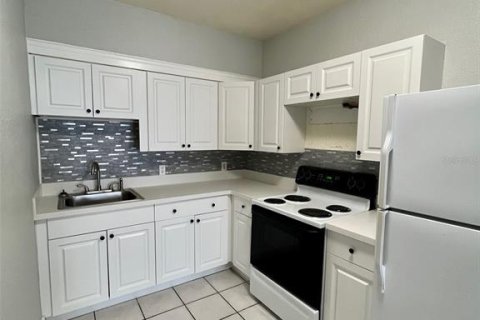Apartment in Saint Petersburg, Florida 2 bedrooms, 69.68 sq.m. № 2233950 - photo 4