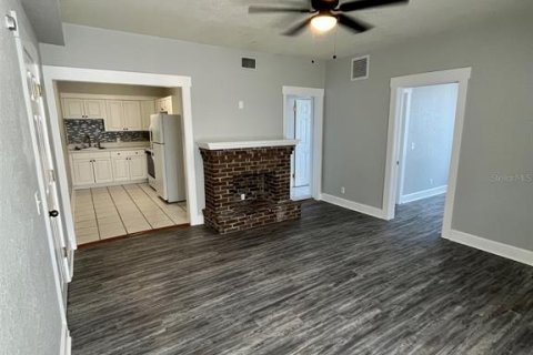 Apartment in Saint Petersburg, Florida 2 bedrooms, 69.68 sq.m. № 2233950 - photo 2