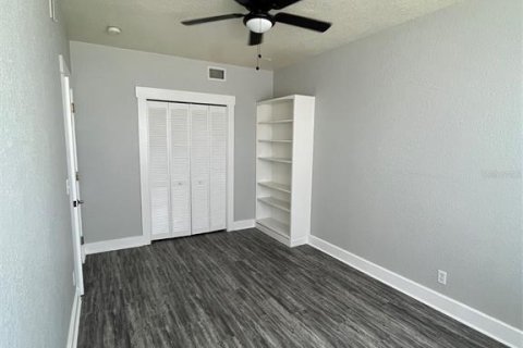 Apartment in Saint Petersburg, Florida 2 bedrooms, 69.68 sq.m. № 2233950 - photo 7