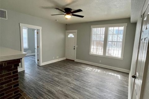 Apartment in Saint Petersburg, Florida 2 bedrooms, 69.68 sq.m. № 2233950 - photo 3