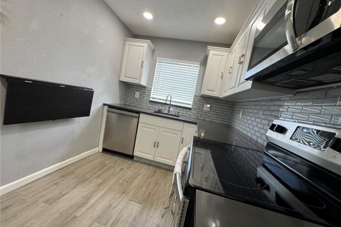 Casa en venta en Tampa, Florida, 3 dormitorios, 93.92 m2 № 1597382 - foto 13