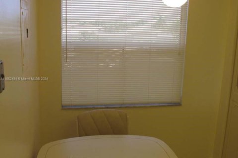 Condo in Margate, Florida, 1 bedroom  № 1859852 - photo 2