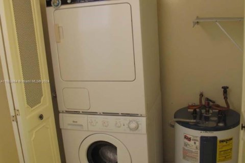 Condo in Margate, Florida, 1 bedroom  № 1859852 - photo 17