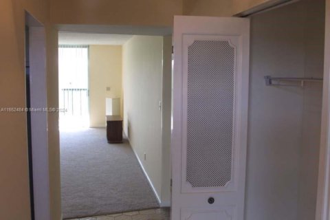 Condo in Margate, Florida, 1 bedroom  № 1859852 - photo 8